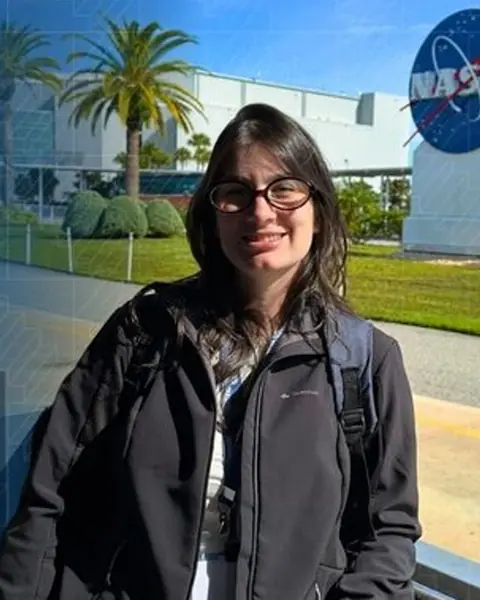 Camila, a Bússola da Desenrola Turismo, no Kennedy Space Center